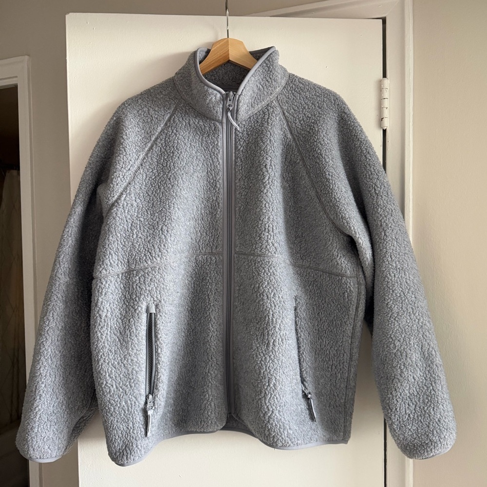 Aritzia TNA Fleece in Light Grey